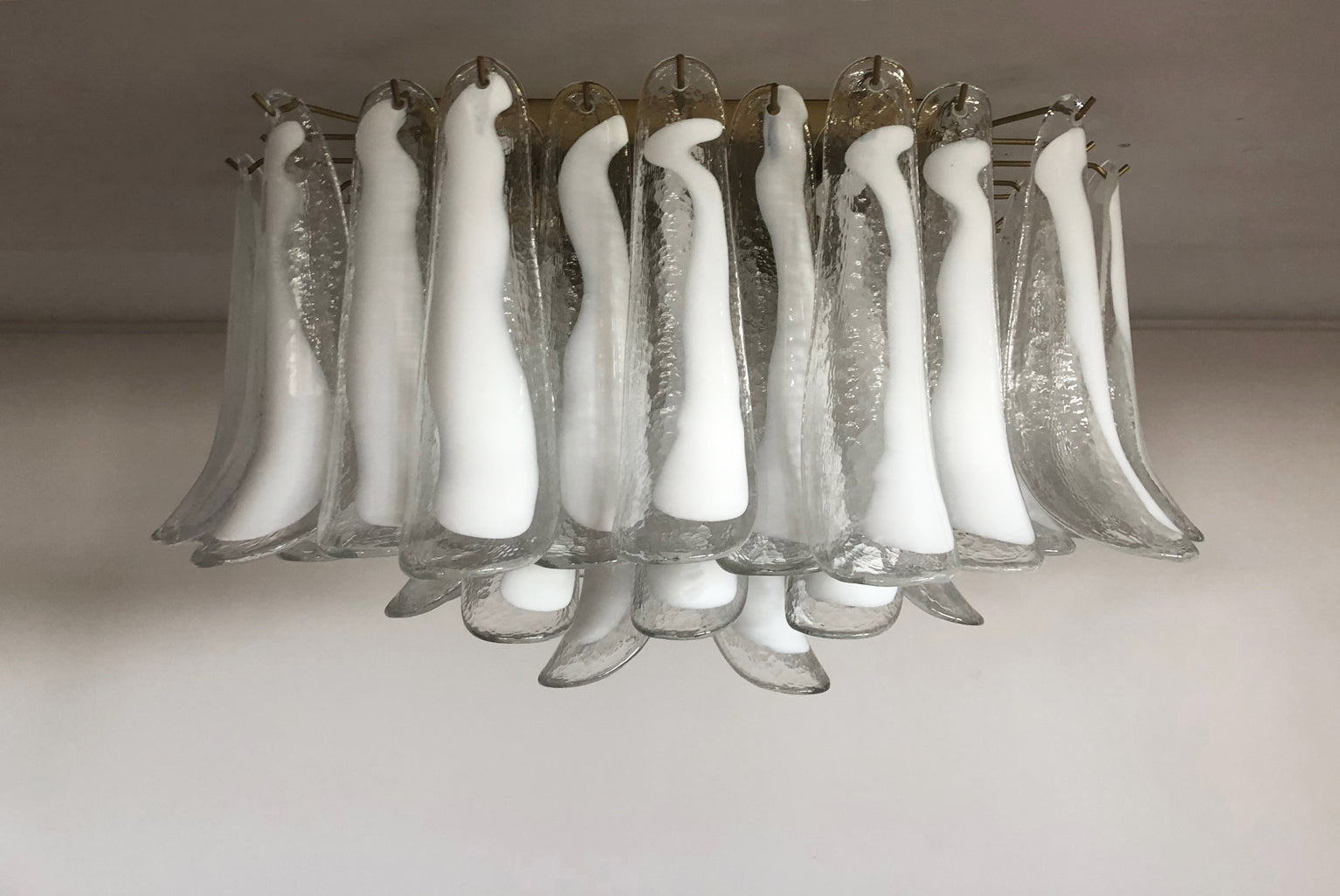 Murano Taklampe – 64 Hvite Konglebladglass – detalj 7 – Murano Classics